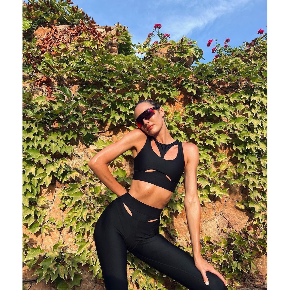 Alo Yoga Airlift High Waist Cutaway Legging Black Women's M Cutout Front - Picture 15 of 16